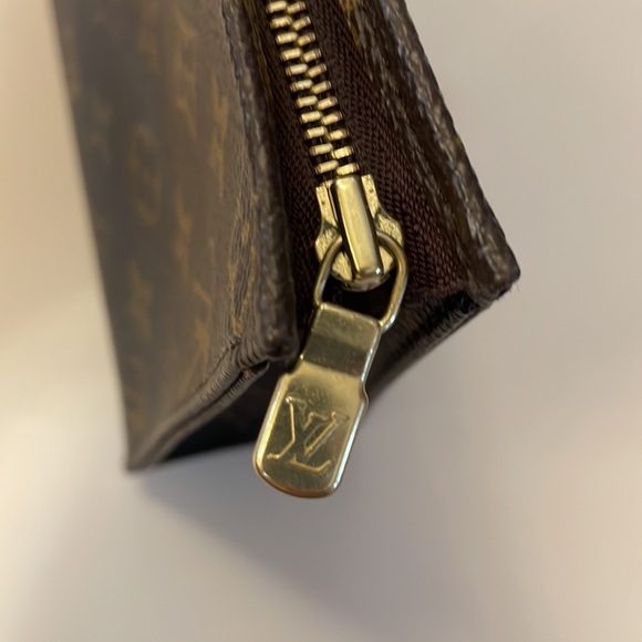 Louis Vuitton Toiletry 15 - Picture 7 of 10